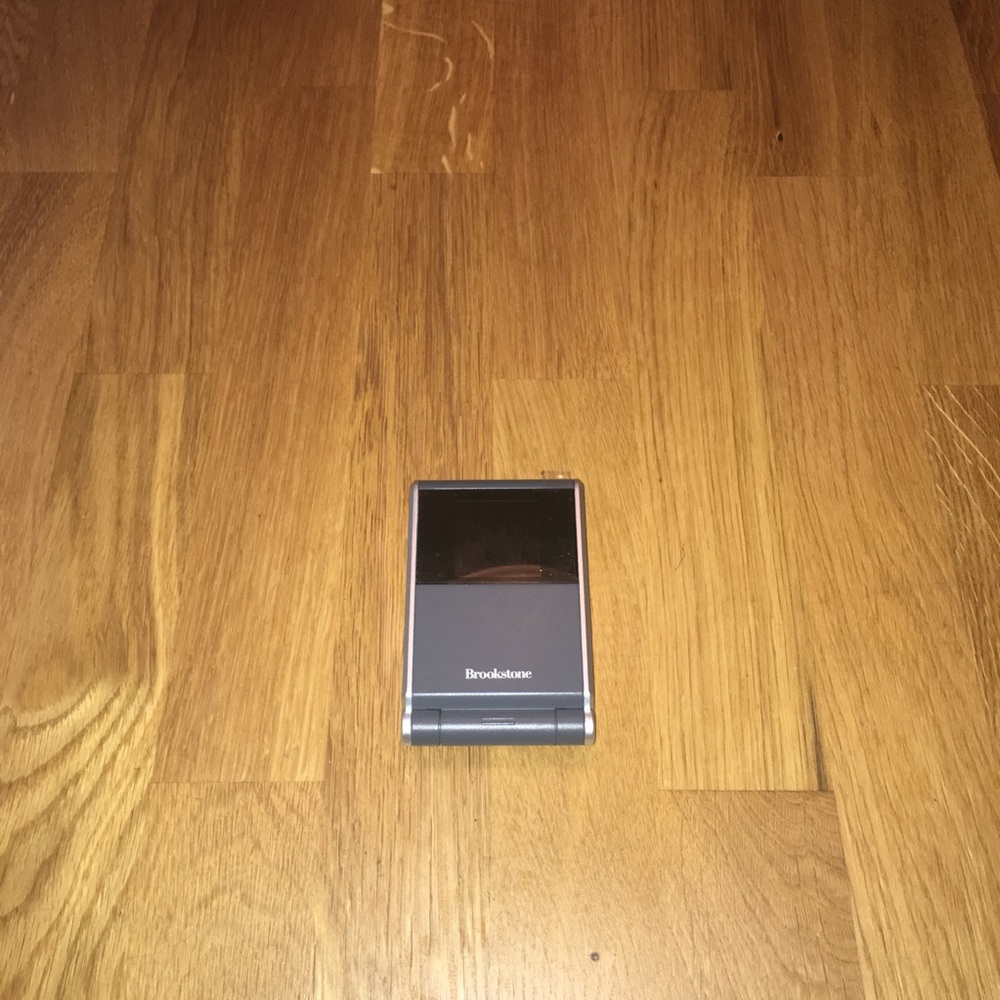 Small Digital Clock/Digital Photo Display - Picture 4 of 5
